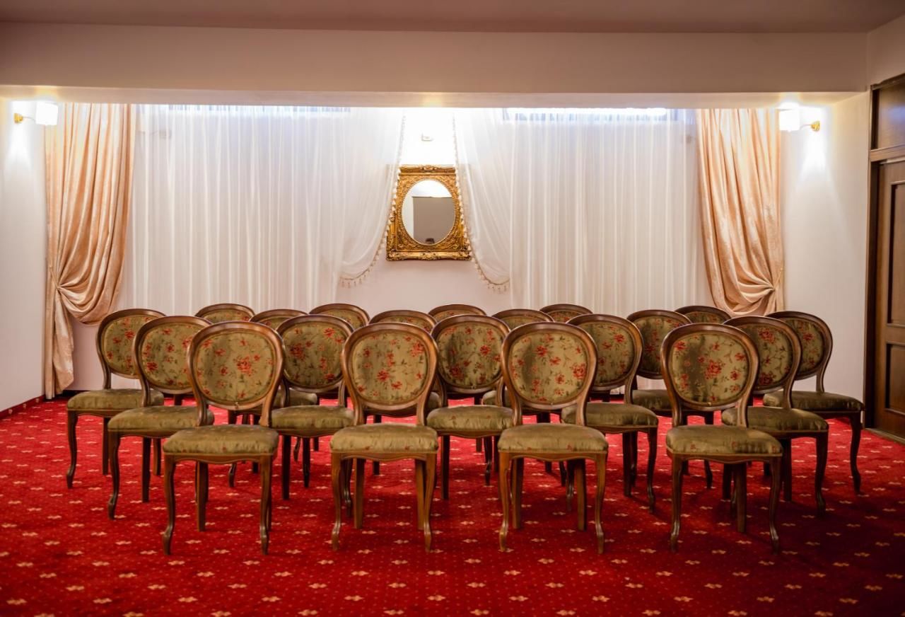 Отель Hotel Emire Бран-28
