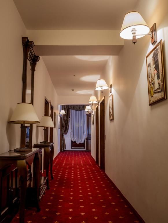 Отель Hotel Emire Бран-37